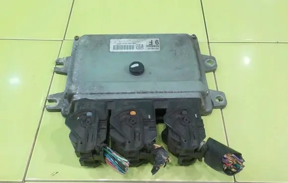 Nissan Juke I F15 Engine control unit/module MEC940160 17AB111