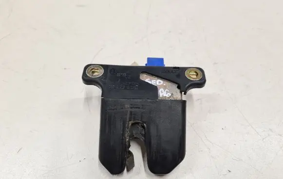 Audi A6 S6 C5 4B Tailgate/trunk/boot lock/catch/latch 4B5827505