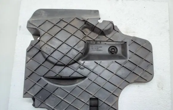 Mercedes-Benz C W204 Engine cover (trim) A6510100175 BBP198402