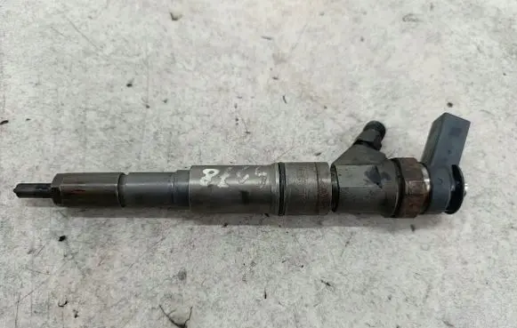 BMW 3 E46 Fuel injector 7793836