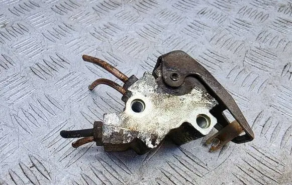 Audi Cabriolet B3 8G Brake power pressure regulator 443614191H 443614161H 443614181H