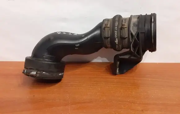 Mercedes-Benz C W203 Intercooler hose/pipe A2710940682 A2710901437