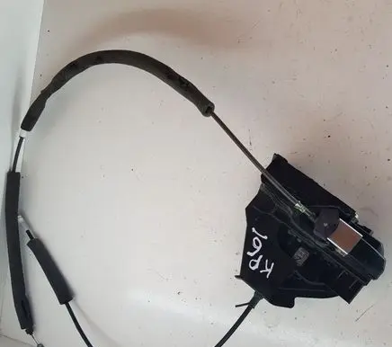 Nissan Juke I F15 Front door lock