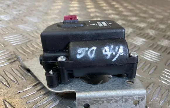Mercedes-Benz Vito Viano W638 Vent window/glass motor 6388290101