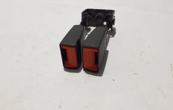 Chevrolet Silverado Rear seatbelt buckle 86824473