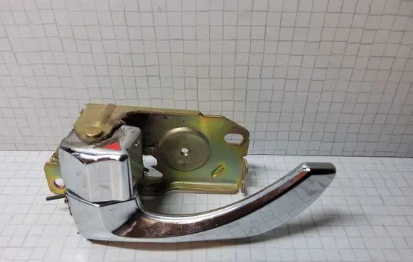 KIA Sorento Front door interior handle