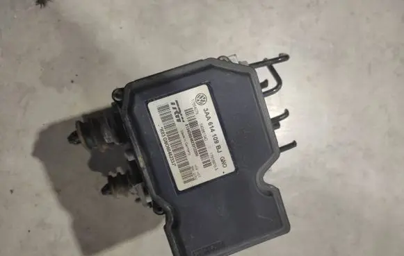 Volkswagen Passat Alltrack ABS Pump 3AA614109BJ 17654076 54086134D