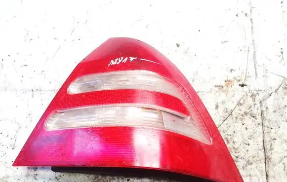 Mercedes-Benz C W203 Rear/tail lights ulo331