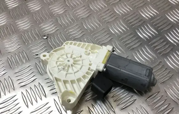 Mercedes-Benz E W238 Rear door window regulator motor A0009066106