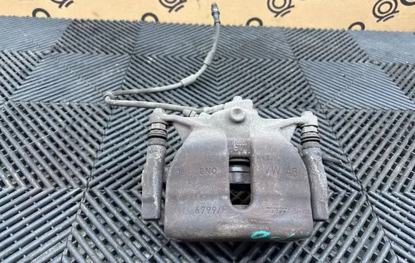 Volkswagen PASSAT B8 Front brake caliper