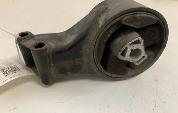 Engine mount bracket