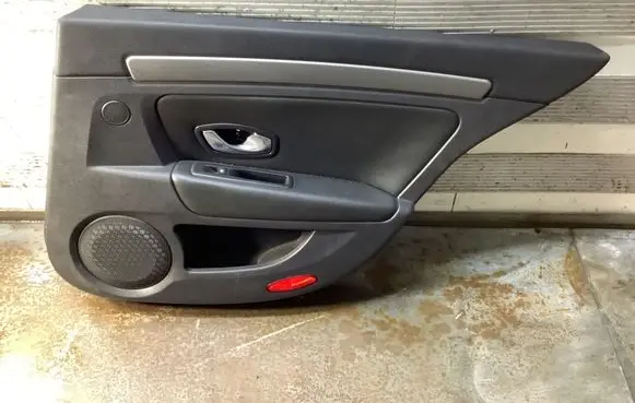 Renault Laguna III Rear door card panel trim 39329 37951 37719