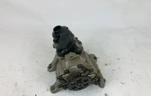 BMW 3 F30 F35 F31 Oil pump 7624135 2365493 1141
