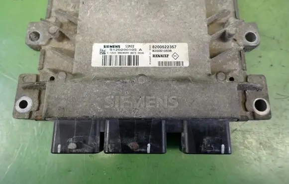 Renault Clio III Engine control unit/module ECU 8200522357