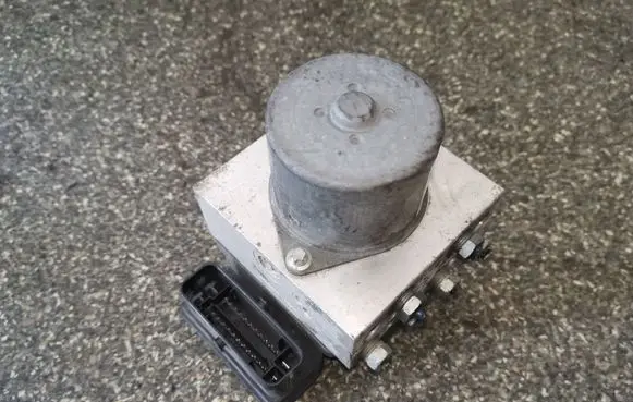 Ford Mondeo MK IV ABS Pump 8G912C405AB