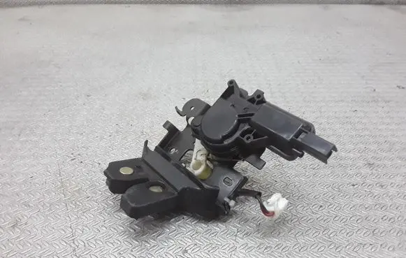 Mazda 3 I Tailgate/trunk/boot lock/catch/latch
