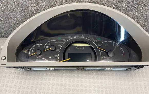 Mercedes-Benz S W220 Speedometer (instrument cluster) A2205408211