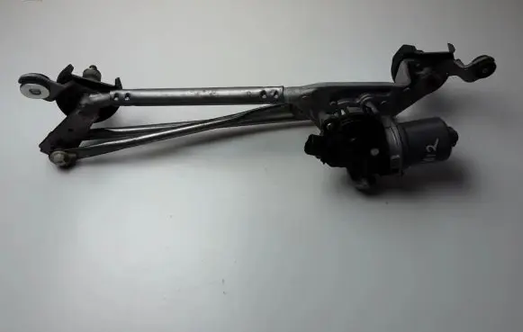 Subaru Forester SK Front wiper linkage and motor 86511SJ010