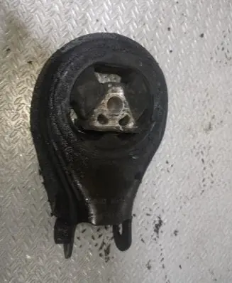 Engine mount bracket