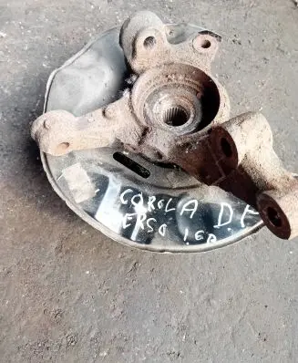 Toyota Corolla Verso E121 Front wheel hub