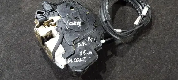 Mitsubishi Colt Front door lock