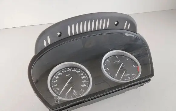 Speedometer (instrument cluster)