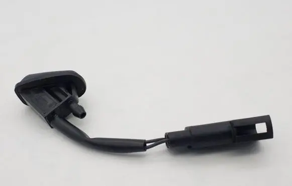 Ford Focus Windshield washer spray nozzle BM5117666A
