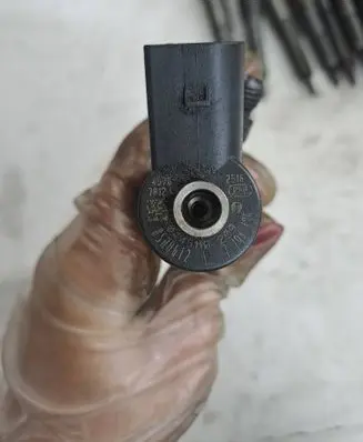 BMW 3 E90 E91 Fuel injector 0445110209