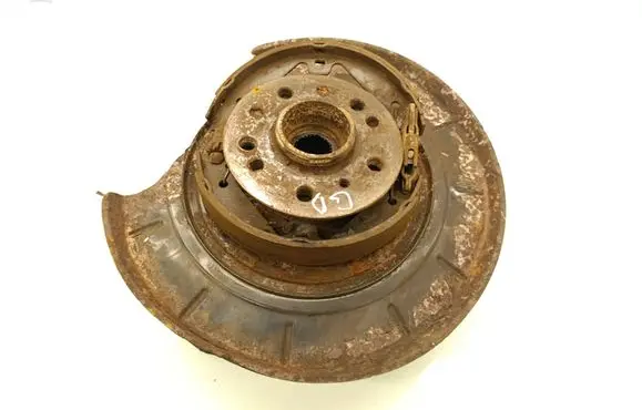 Rear wheel hub