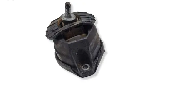 BMW 5 E60 E61 Engine mount bracket 6774619