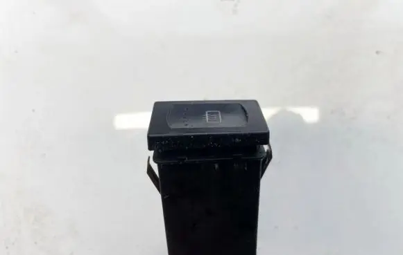Volkswagen PASSAT B5 Windscreen/window heater switch 3B0959621B