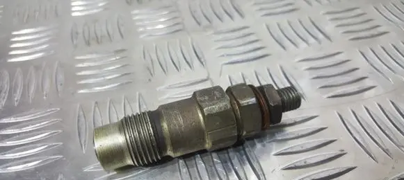Nissan Sunny Fuel injector