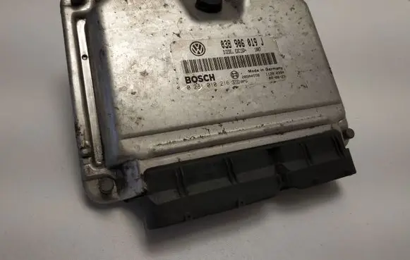 Volkswagen Sharan Engine control unit/module 038906019J 0281010216