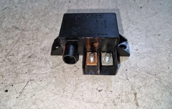 Mercedes-Benz E W211 Charging relay A0025426419