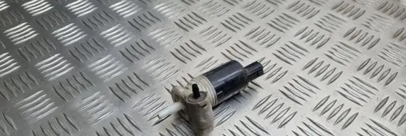 Chrysler Grand Voyager IV Windscreen/windshield washer pump L6189
