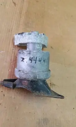 Volkswagen Multivan T5 Engine mounting bracket 7E0199256J