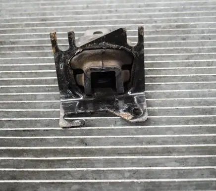 Dacia Sandero Engine mount bracket 112209464R
