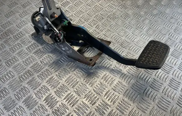 Lexus RX 330 - 350 - 400H Brake pedal 