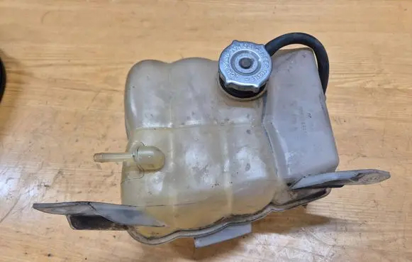 Dodge Nitro Coolant expansion tank/reservoir 55037842AC 06134
