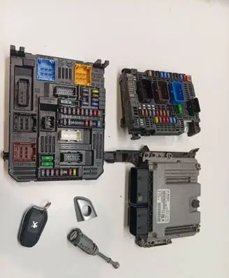 Peugeot 3008 II Engine ECU kit and lock set 9806460480 9810296180 9819855580