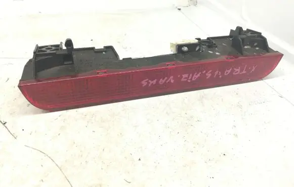 Nissan X-Trail T30 Third/center stoplight P1842