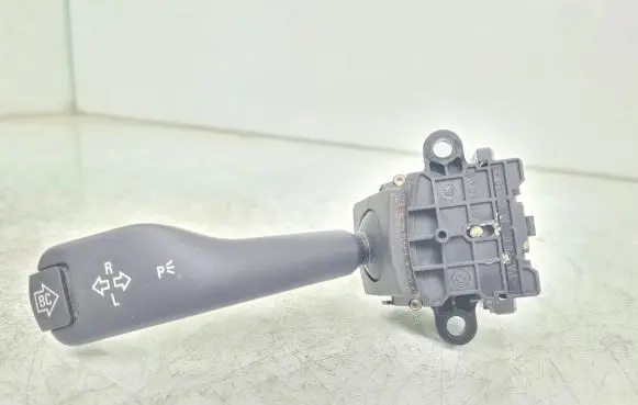 BMW 5 E39 Indicator stalk 8363668 01104010
