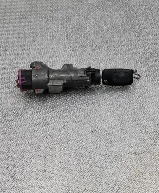 Audi A4 S4 B6 8E 8H Ignition lock 4B0905851C