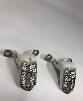 Nissan Qashqai J12 Front door hinge set 
