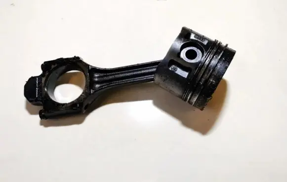 Volkswagen Golf III Piston with connecting rod
