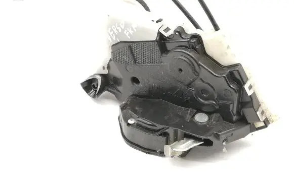 Toyota Verso-S Front door lock