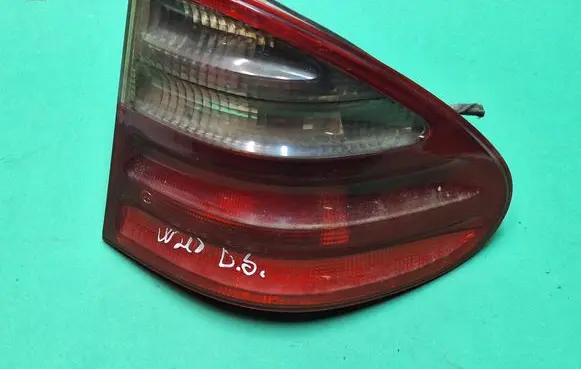 Mercedes-Benz E W210 Rear/tail lights a2108205464