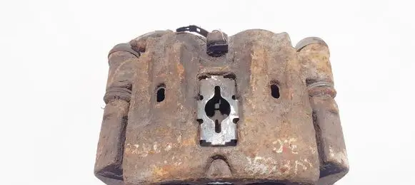 Front brake caliper