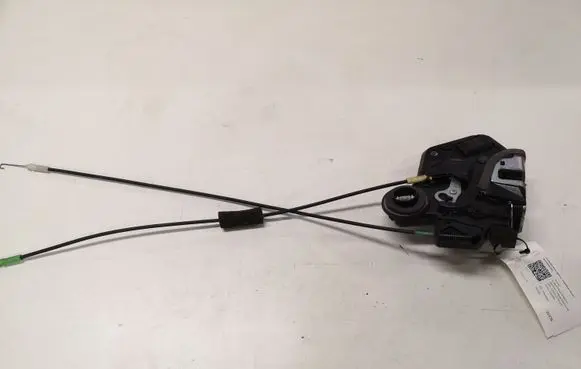 Suzuki Grand Vitara II Front door lock 51110114