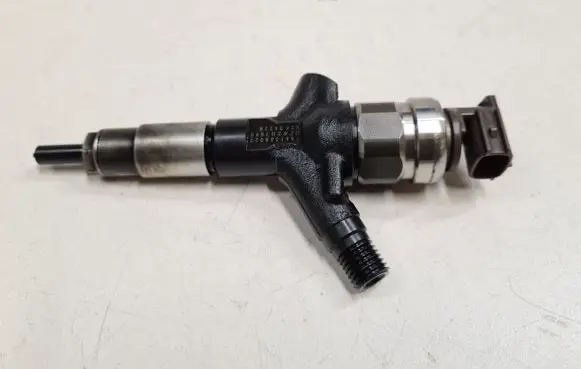 Subaru Outback Fuel injector 16613AA020 DENSO7890 02K06228